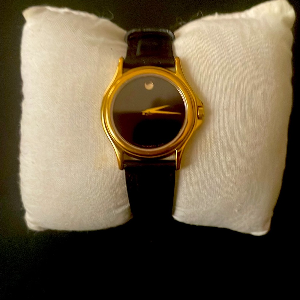 ✨Classic and Elegant Movado Museum Watch ✨ - Picture 7 of 9